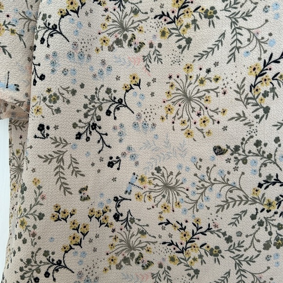 Floral flounce blouse - Picture 2 of 3